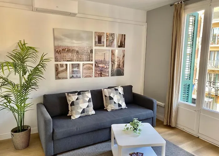2 Bdr Eixample Apartment