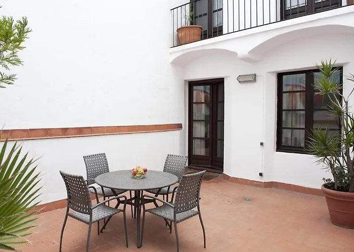 Aspasios Plaza Real Apartments