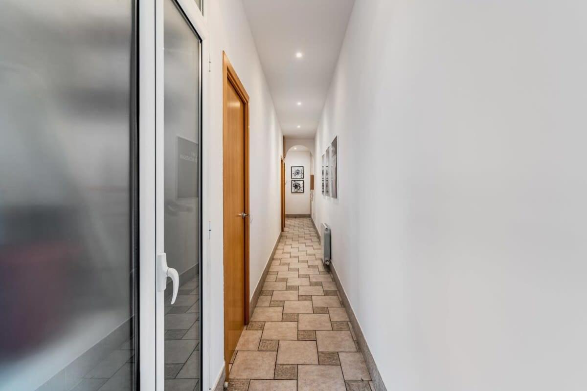Historic With Private Terrace In Example Apartment Barcelona