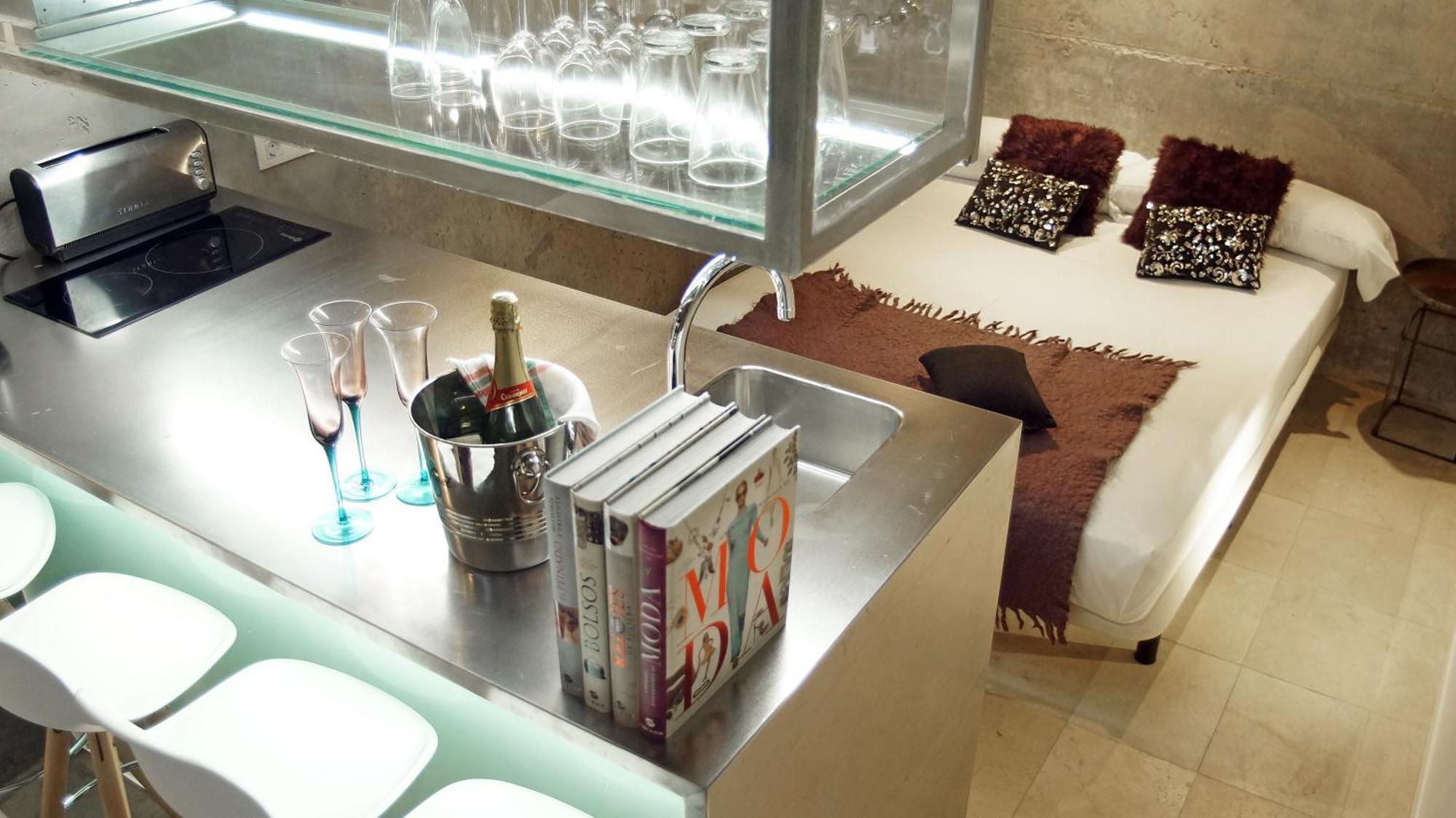 My Space Emirates - Fully Equipped Near The With Shared Pool * Barcelone