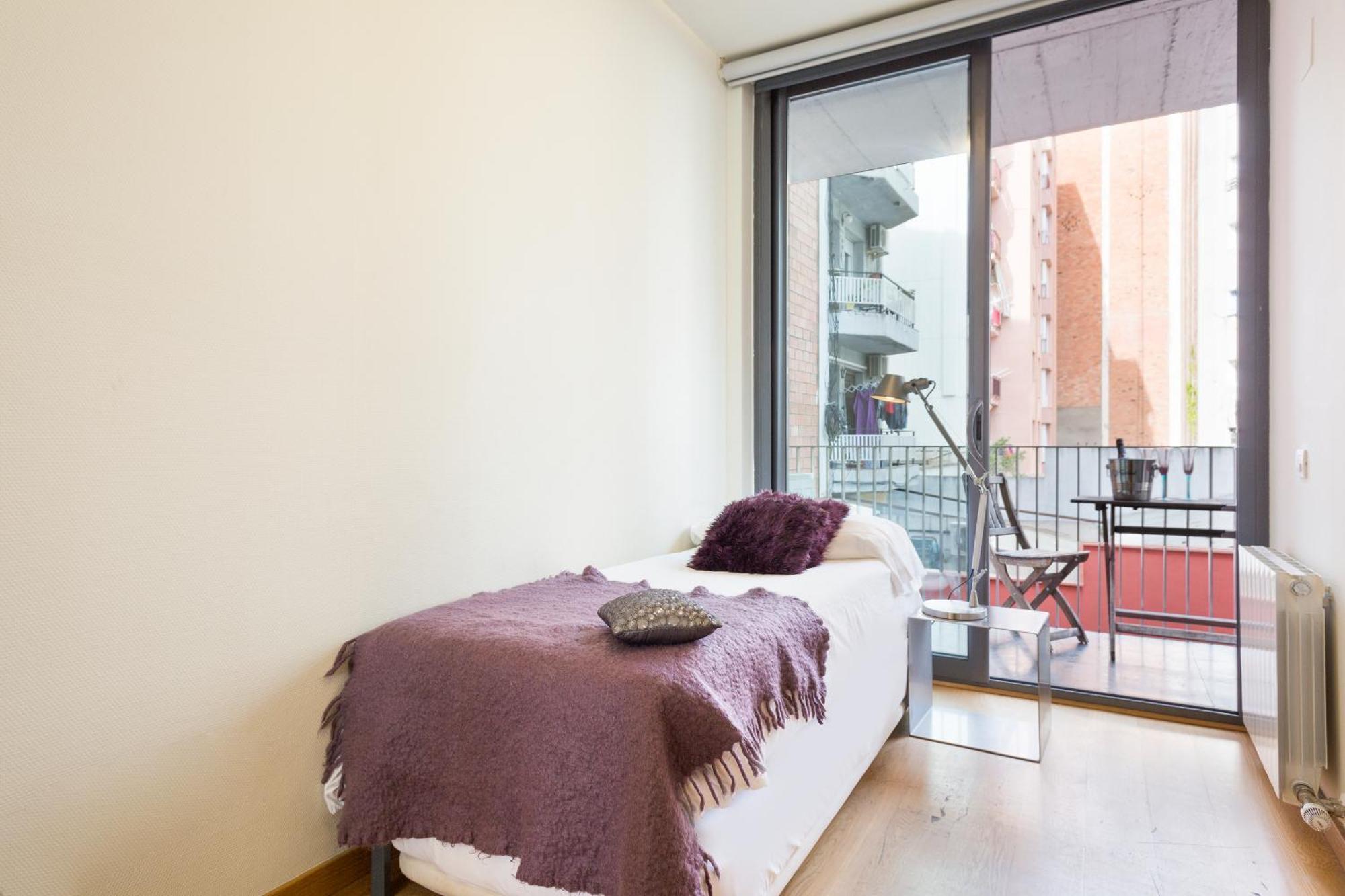 My Space Emirates - Fully Equipped Near The With Shared Pool Appartement Barcelone