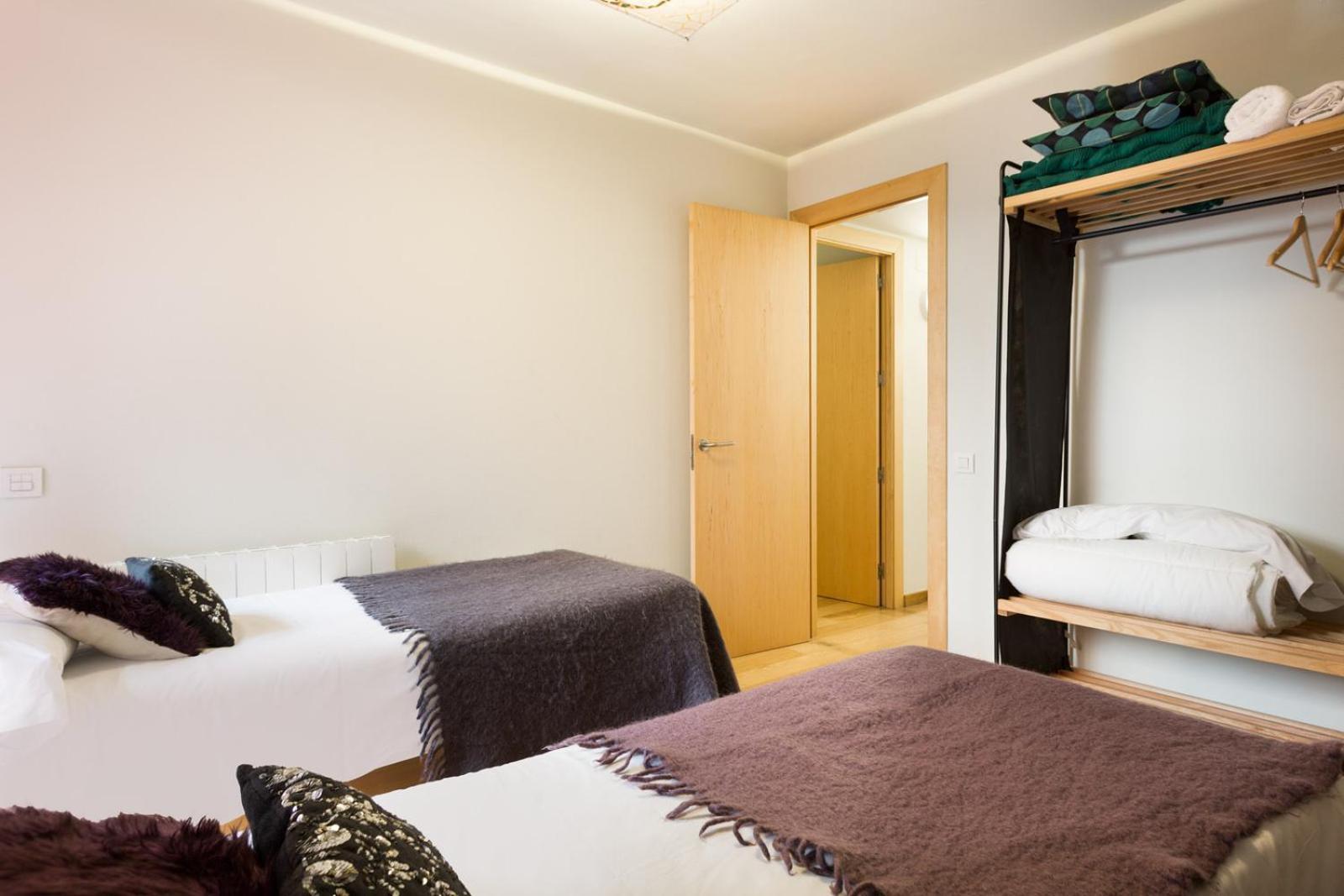 My Space Emirates - Fully Equipped Near The With Shared Pool *