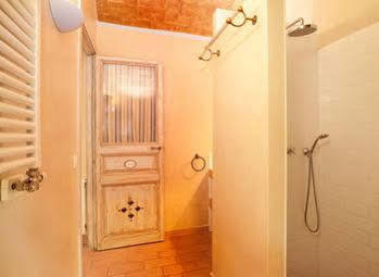 Nextdoor Gaudi Apartment Barcelona