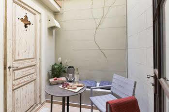 Nextdoor Gaudi Apartment