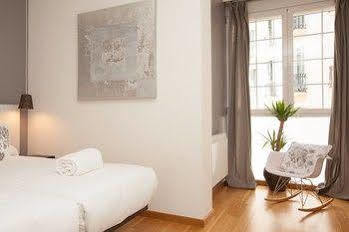 Rent Diagonal-aribau 3* Barcelone
