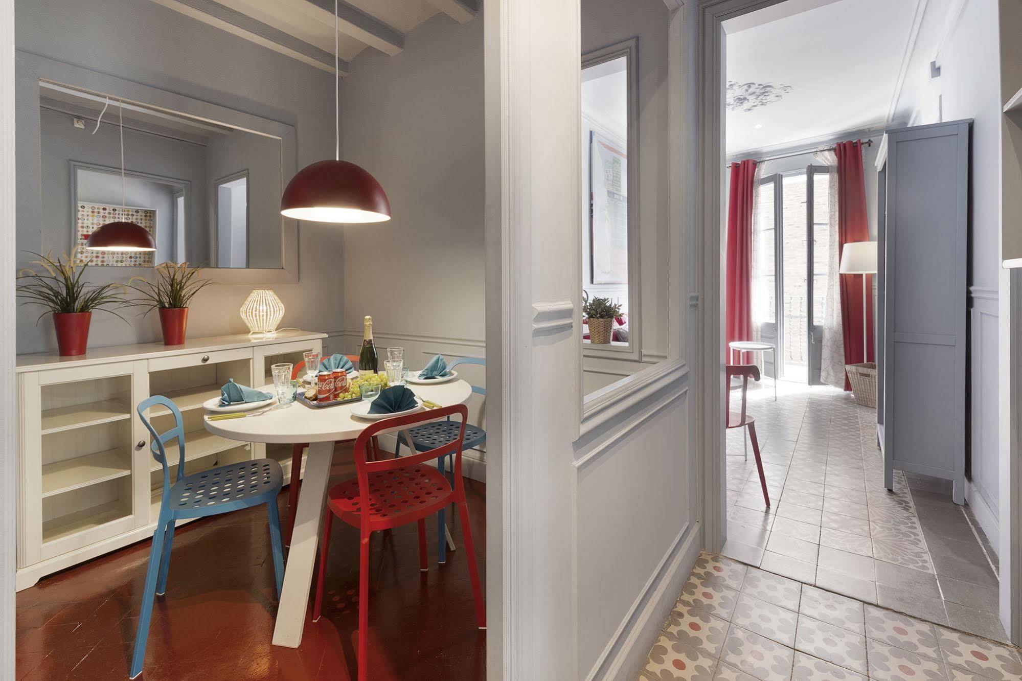 Nextdoor Gaudi Apartment *