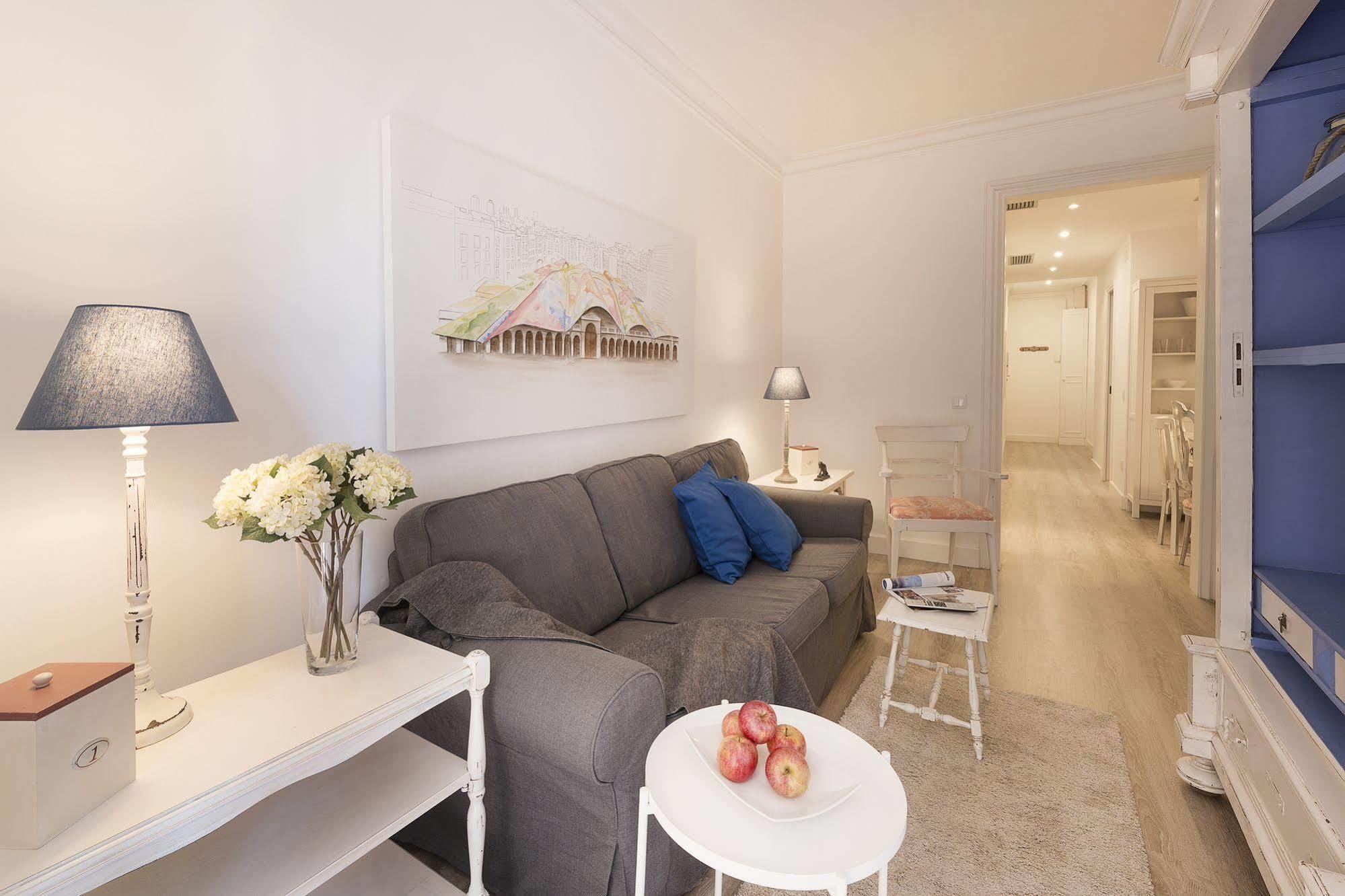 Nextdoor Gaudi Apartment Barcelona