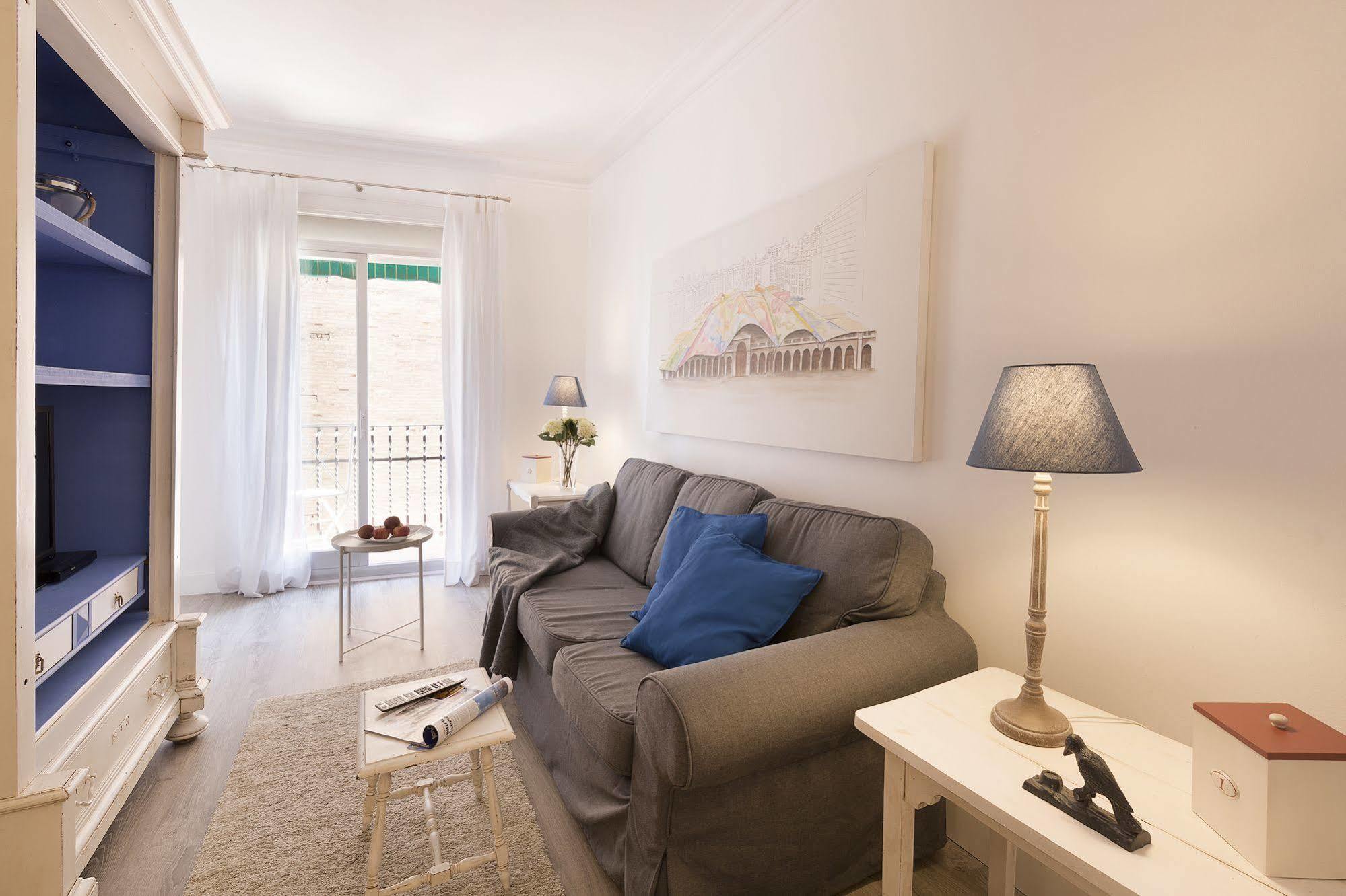 Nextdoor Gaudi Apartment Barcelona