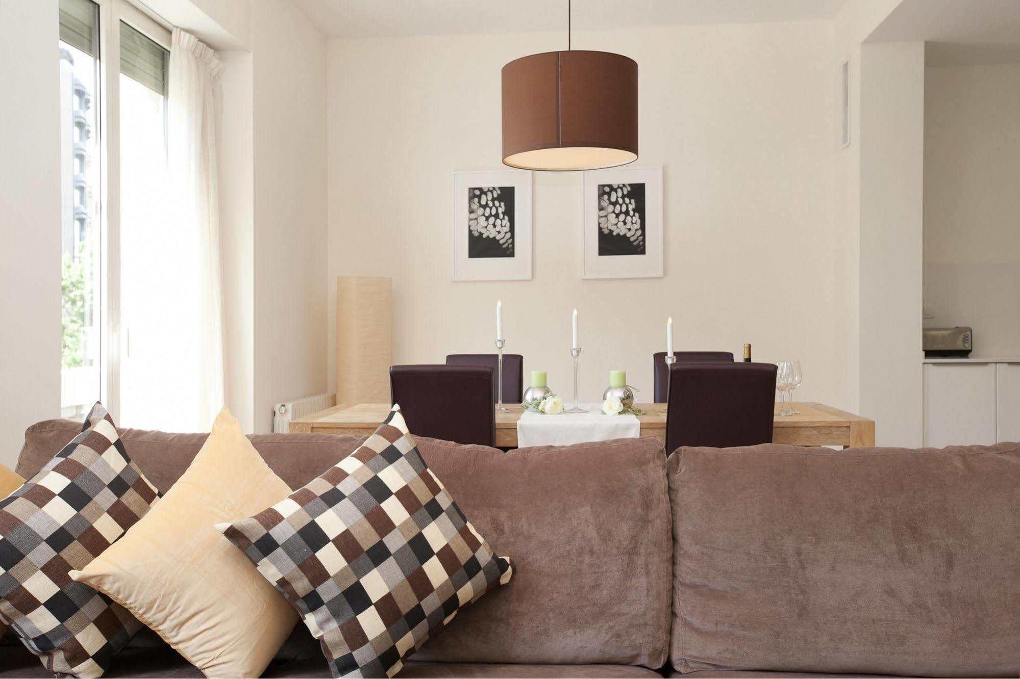 Rent Diagonal-aribau Hotel Barcelone