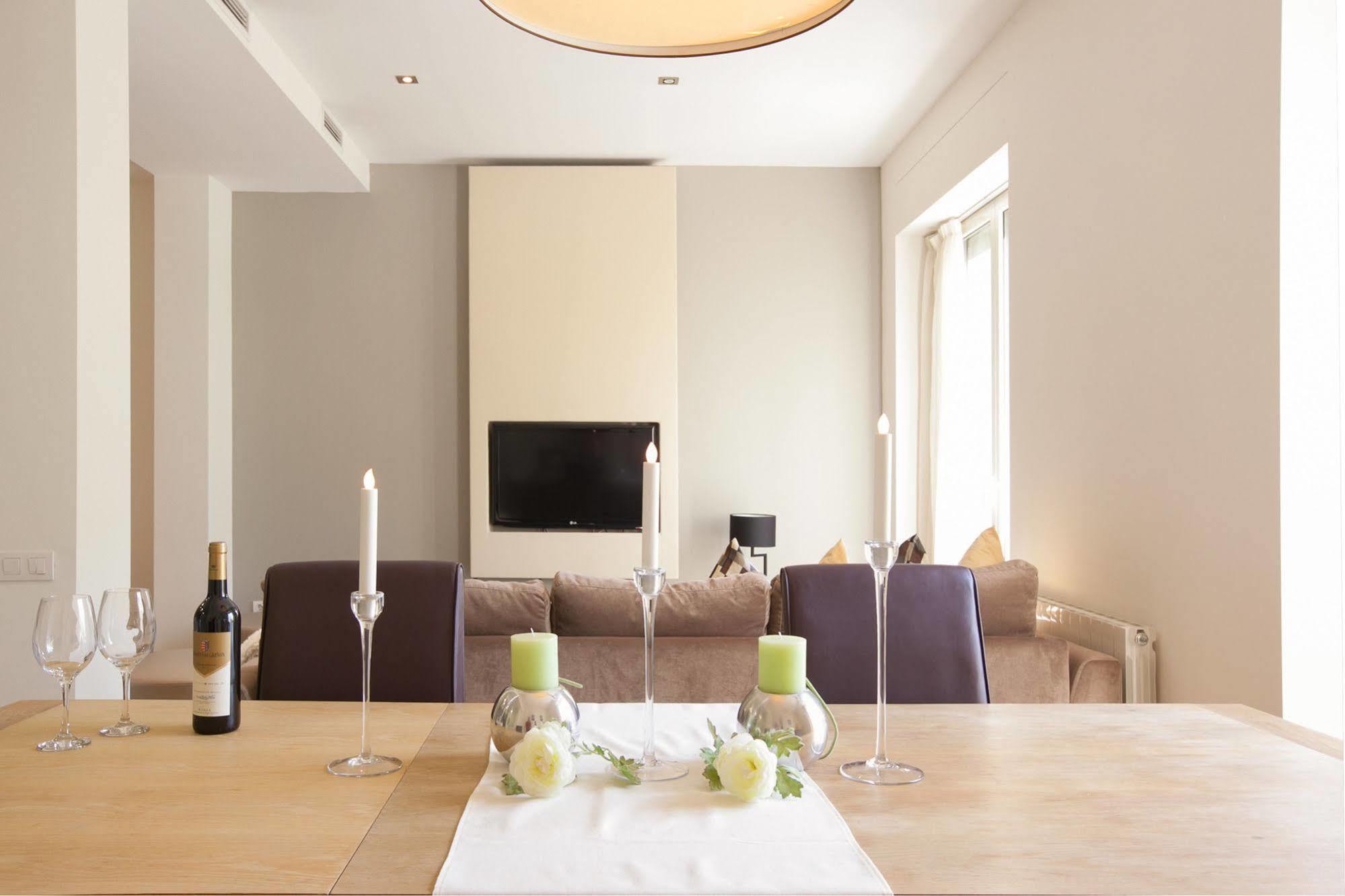 Rent Diagonal-aribau 3*