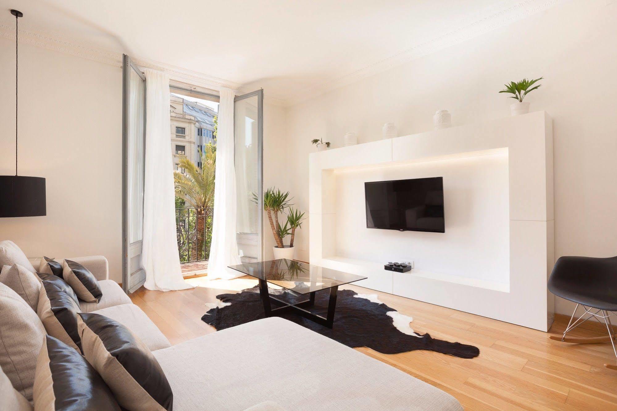 Rent Diagonal-aribau 3*