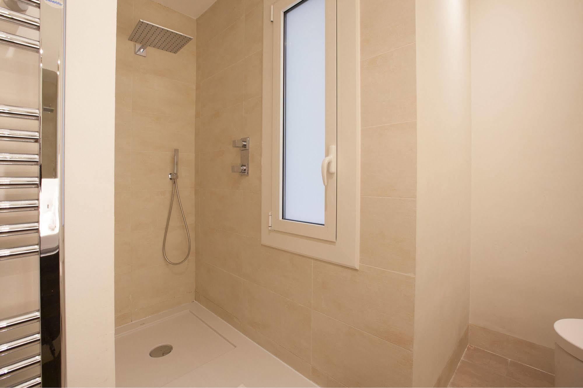 Rent Diagonal-aribau 3* Barcelone