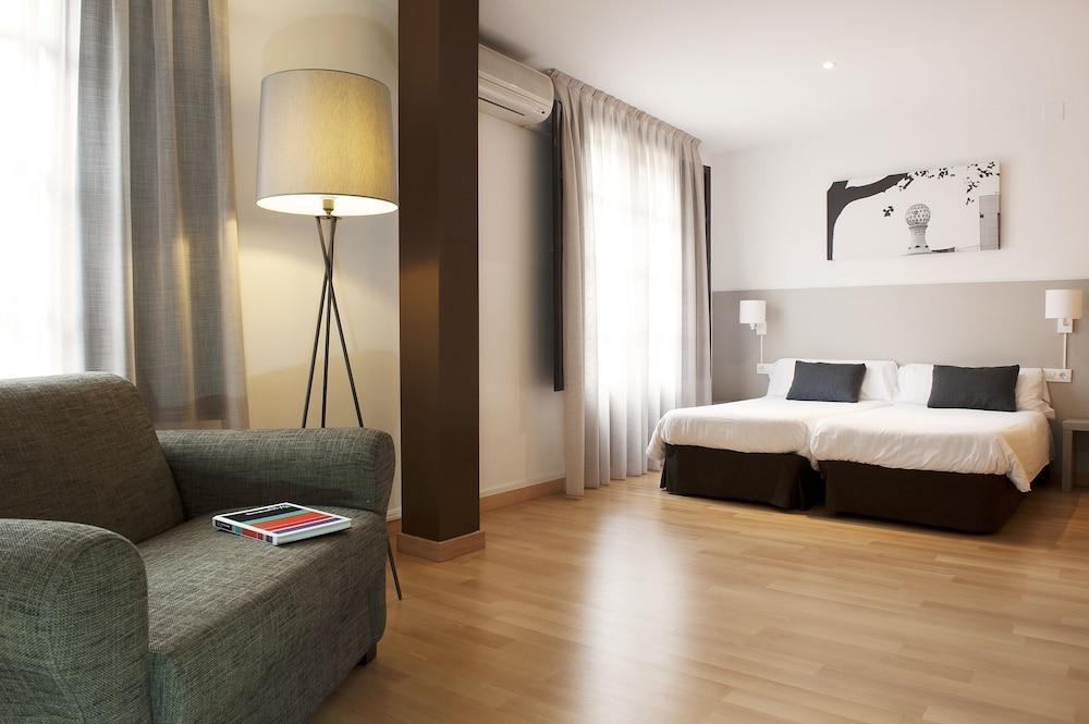 Hotel Aspasios Plaza Real 3*