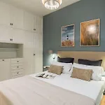 Modern Stylish 3 Bedroom Arco De Triunfo