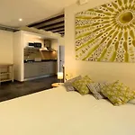 Yellow Apartament In The Center