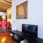 Tranquilo Y Luminoso Apartamento En El Eixample