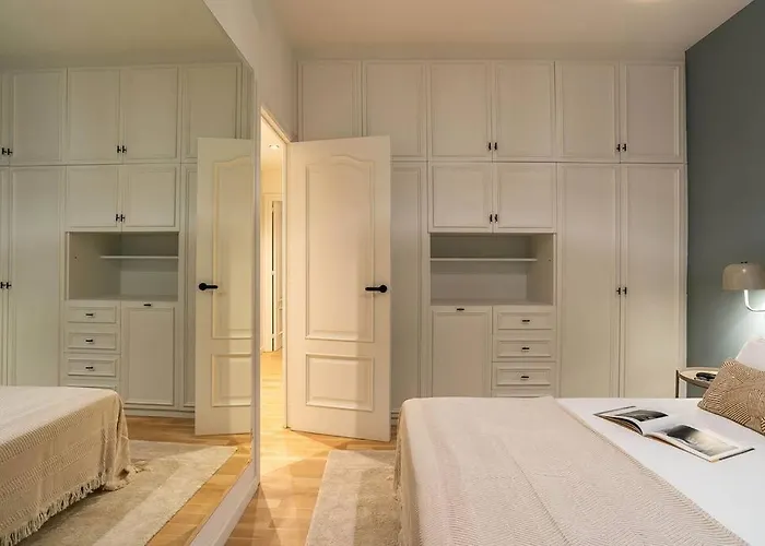 Modern Stylish 3 Bedroom Arco De Triunfo