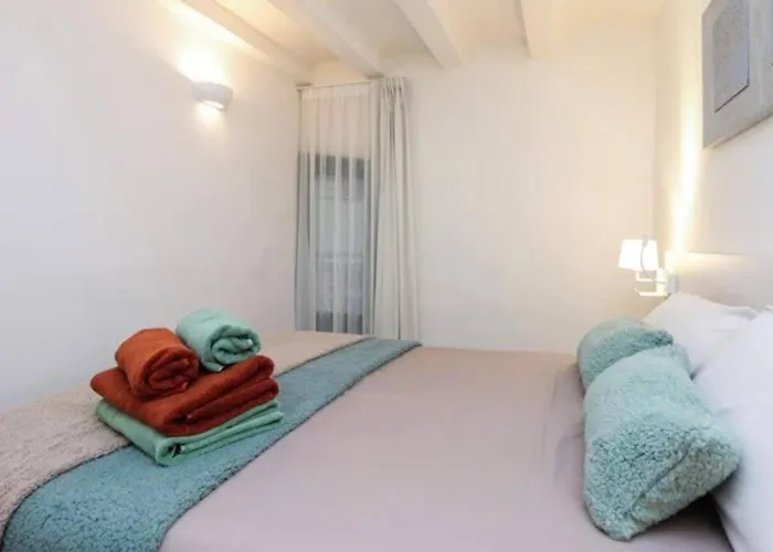 Beautiful And Best Location Apt
