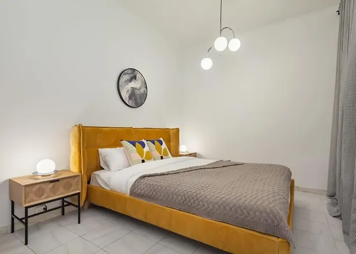 Sagrada Familia- Fantastic Bold Catalan 3 Bedroom Balcony