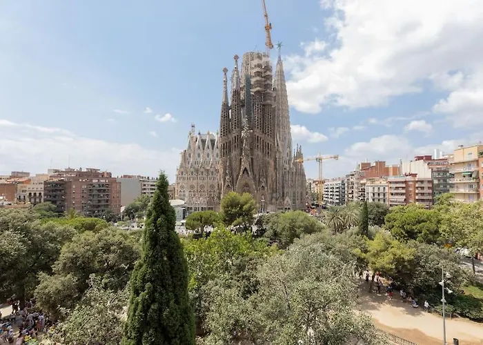 Housalia Sagrada Familia Views
