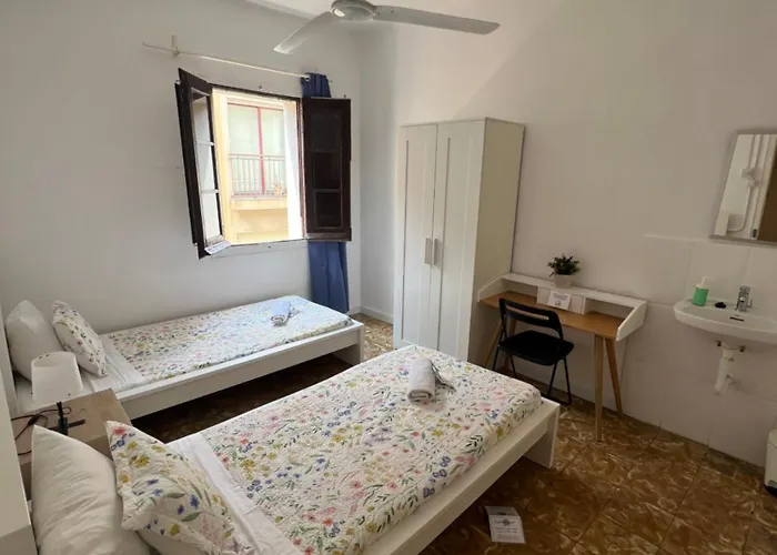Youth Hostel - Central And Basic Drassanes