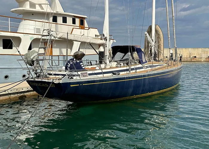 !Perfect Sailboat To Relax At The Port Forum!