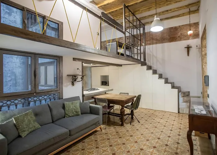 P2Amp1057 - Magnific 3Br Apartment In The Ghotic