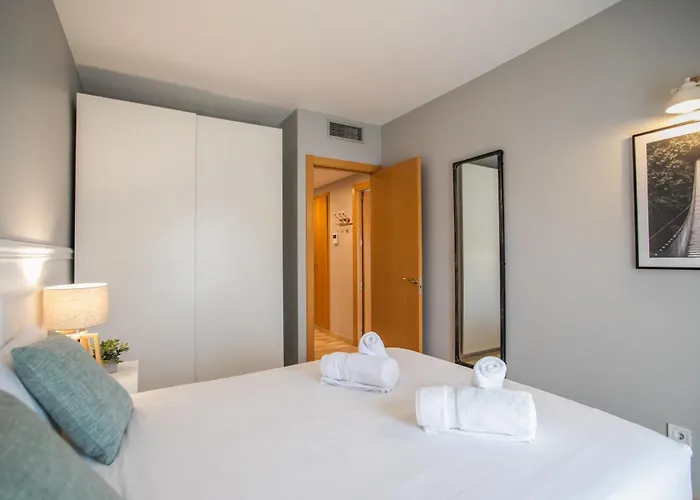13Mal1077- Magnific 2Br Flat