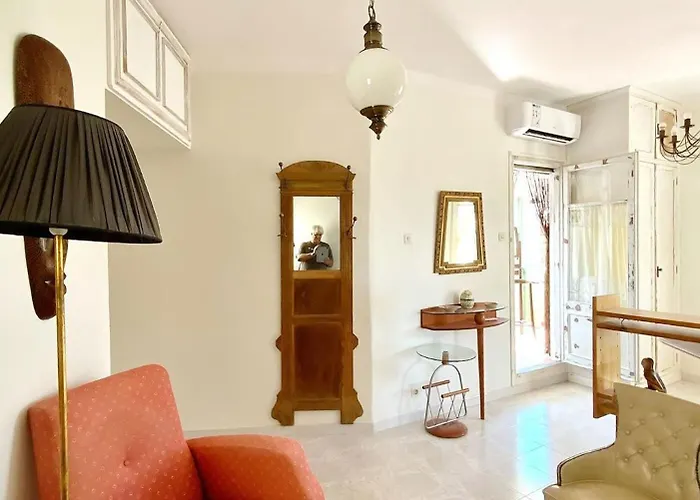 The Air Suspended Apartment