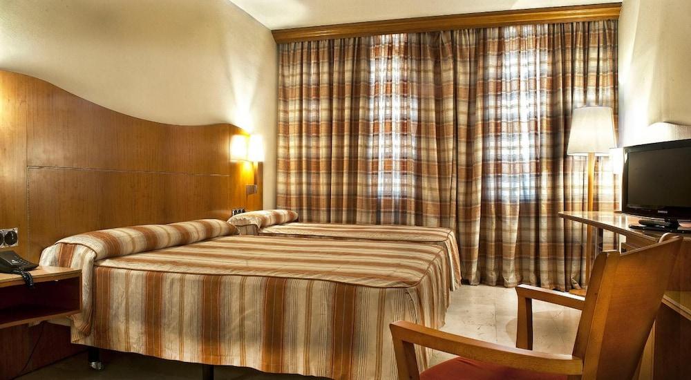 Hotel Aristol - Sagrada Familia 3*