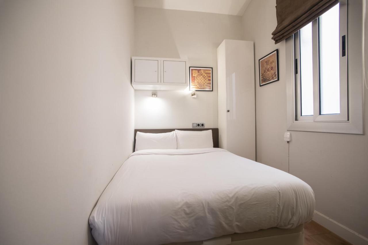 31ent1027 - Mediterranean Decorated * Barcelone