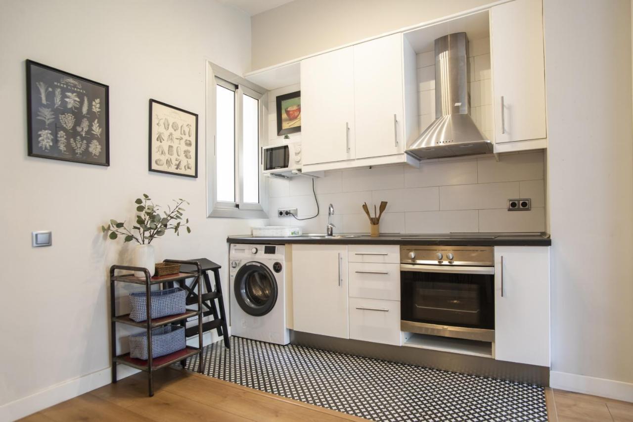 31ent1027 - Mediterranean Decorated * Barcelone