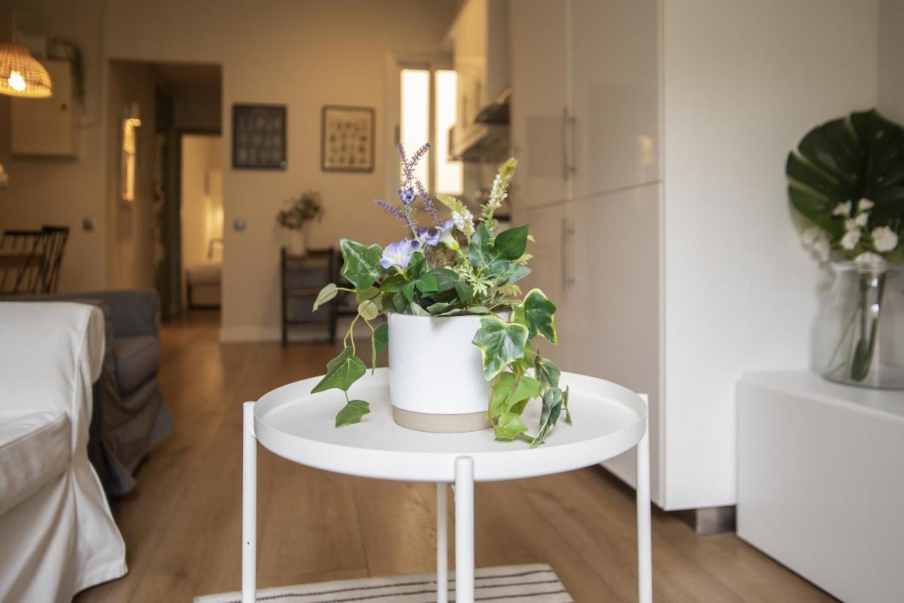 31ent1027 - Mediterranean Decorated Barcelone