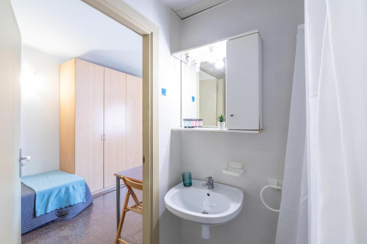 Residencia Universitaria Resa La Ciutadella Apartment *