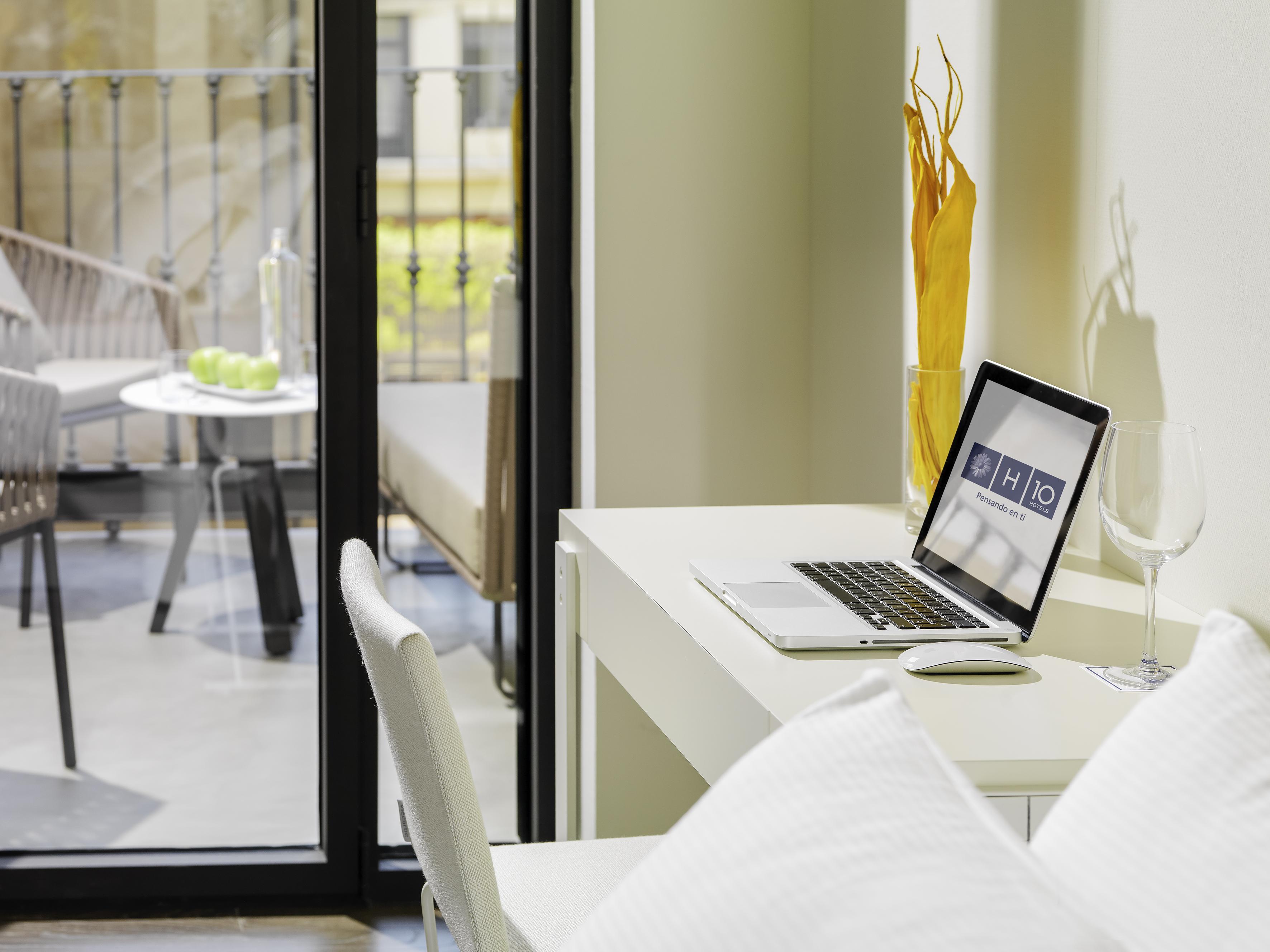 H10 Urquinaona Plaza (adults Only) Hotel 4*