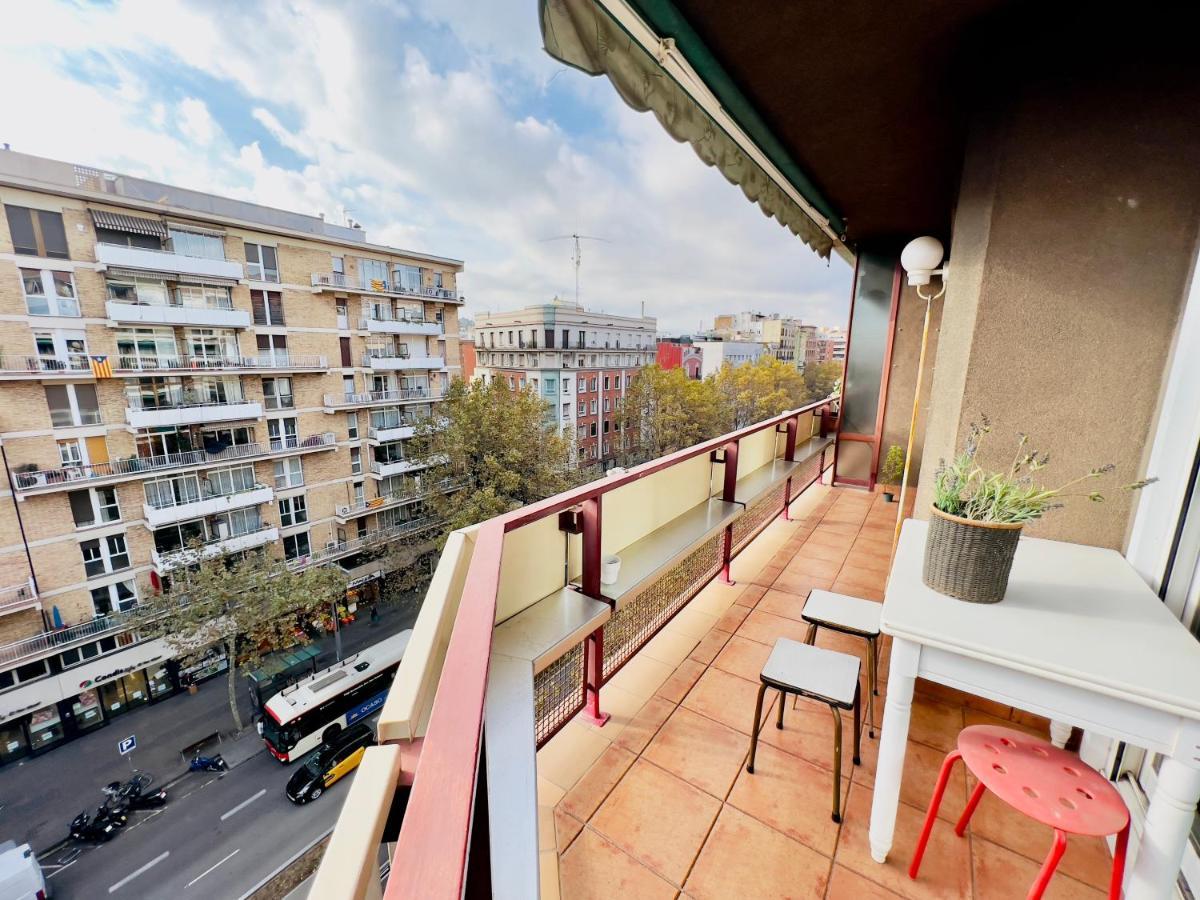 Your Second In With Private And Private Bathroom Close To Montjuic, Pl Espana, La Rambla, Ferry Port