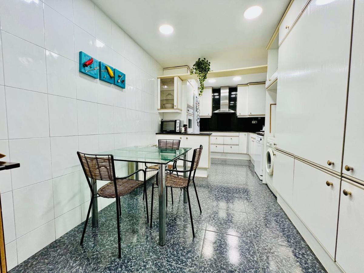 Your Second In With Private And Private Bathroom Close To Montjuic, Pl Espana, La Rambla, Ferry Port Barcelona