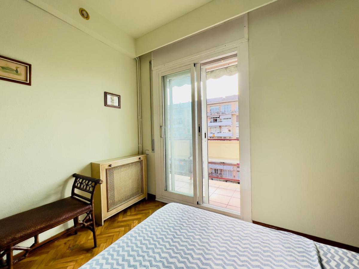 Your Second In With Private And Private Bathroom Close To Montjuic, Pl Espana, La Rambla, Ferry Port * Barcelona