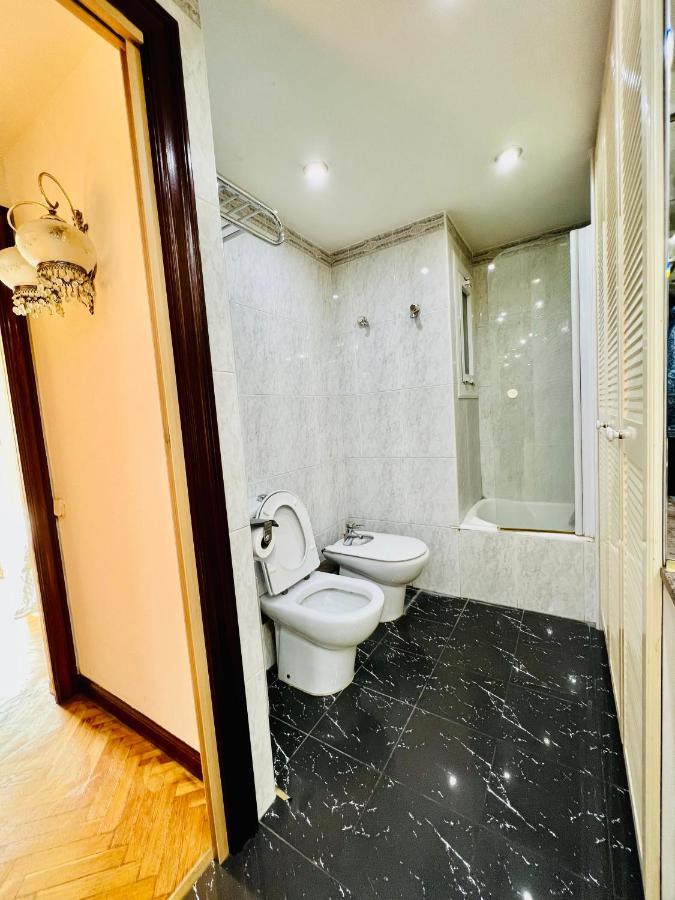 Your Second In With Private And Private Bathroom Close To Montjuic, Pl Espana, La Rambla, Ferry Port Privatunterkunft