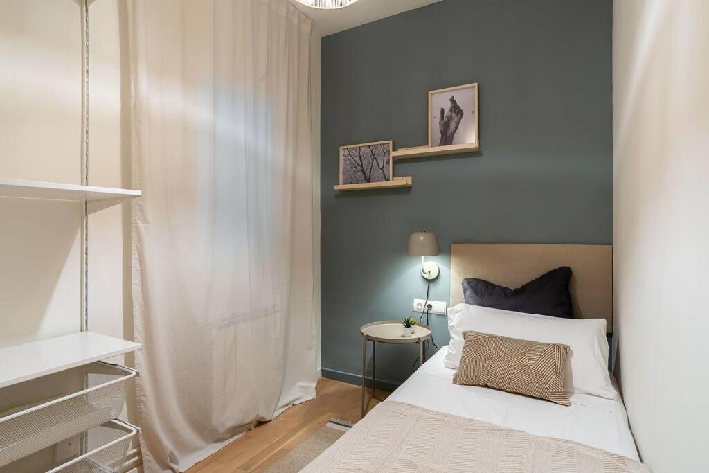 Modern Stylish 3 Bedroom Arco De Triunfo Appartement