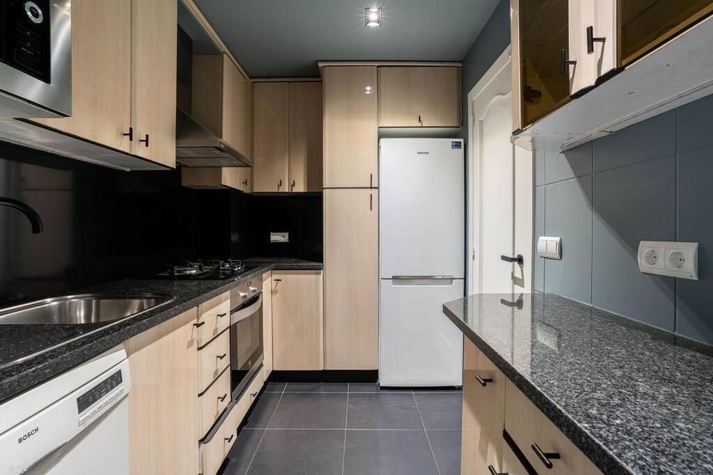 Modern Stylish 3 Bedroom Arco De Triunfo * Barcelona