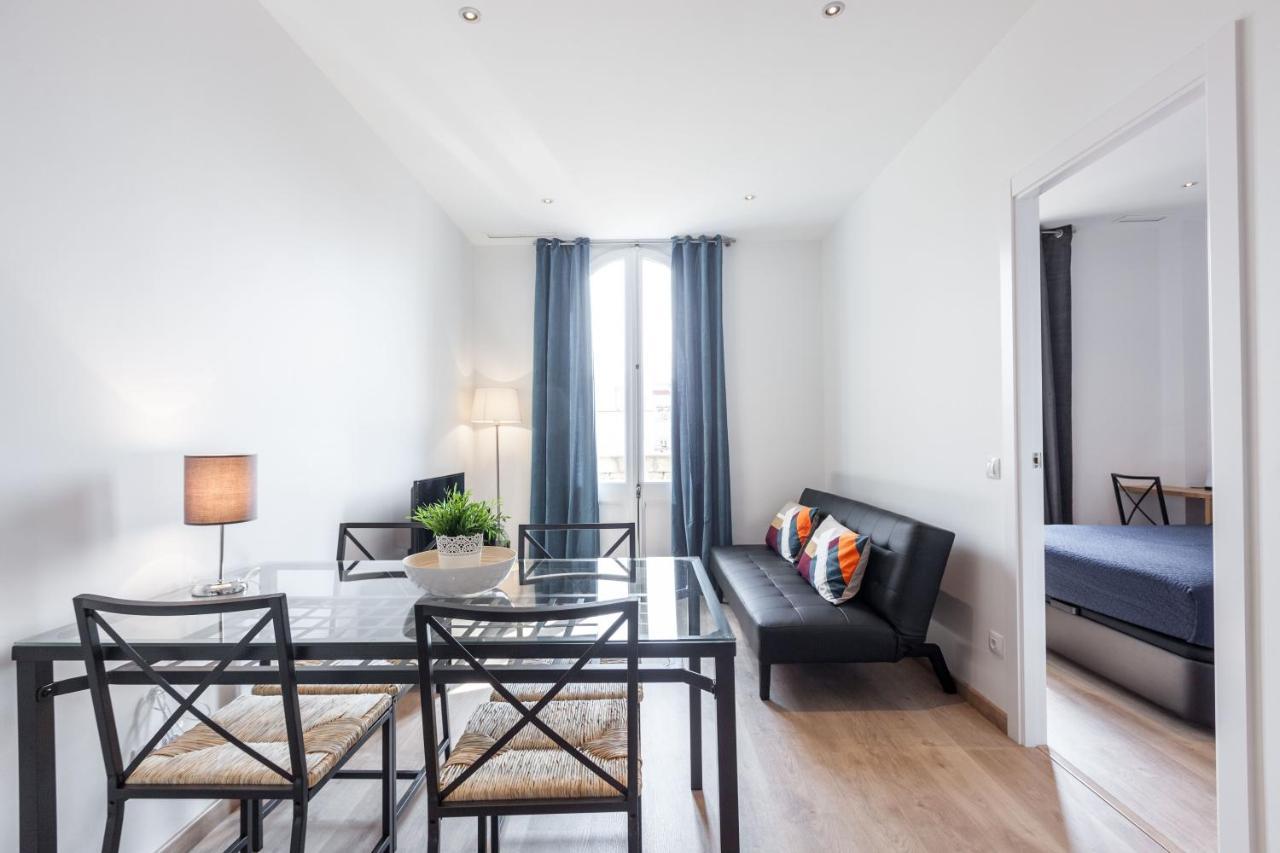 Apartment Bright With Balconies 34