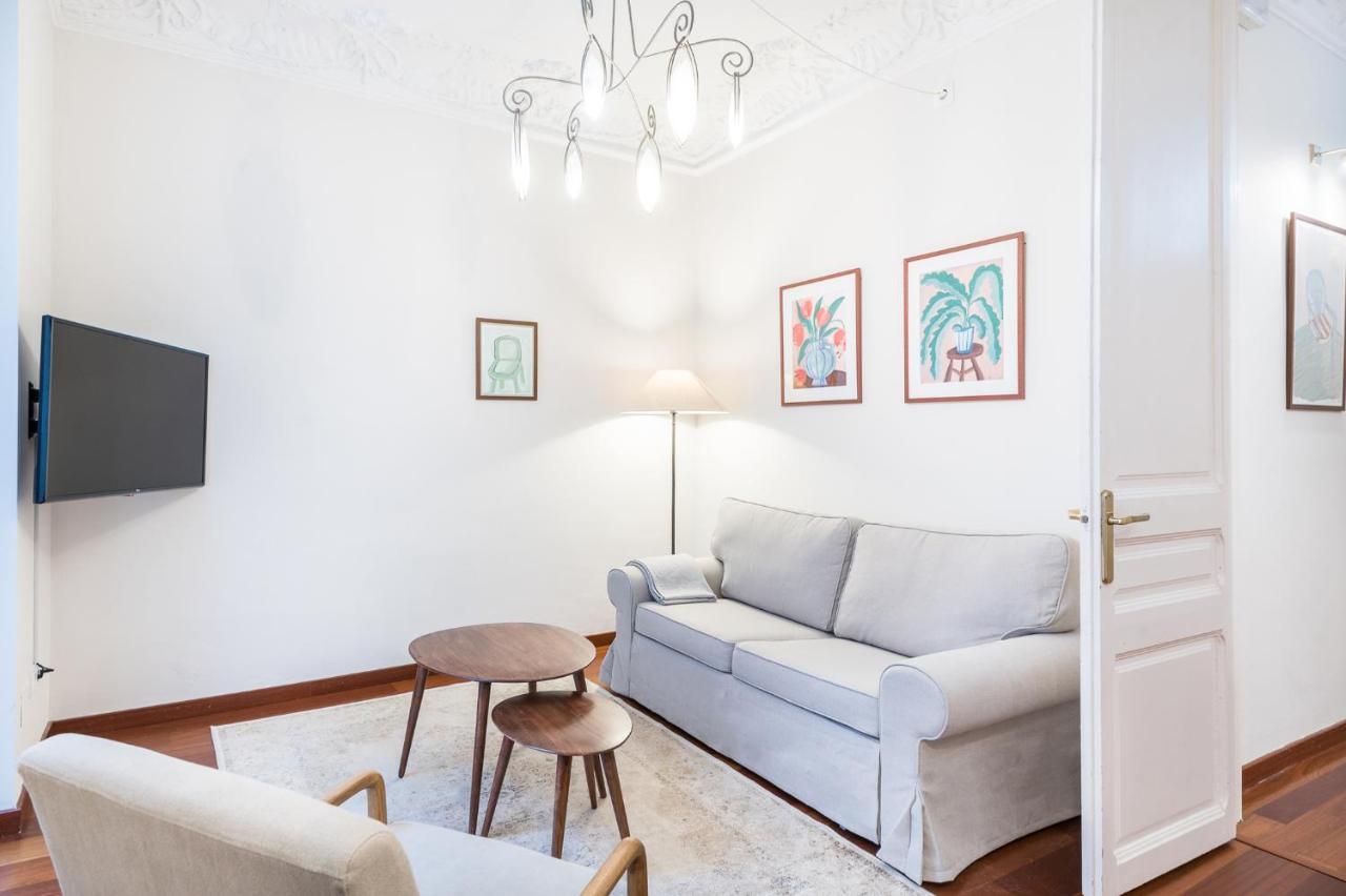 Modernist In The Location Apartment