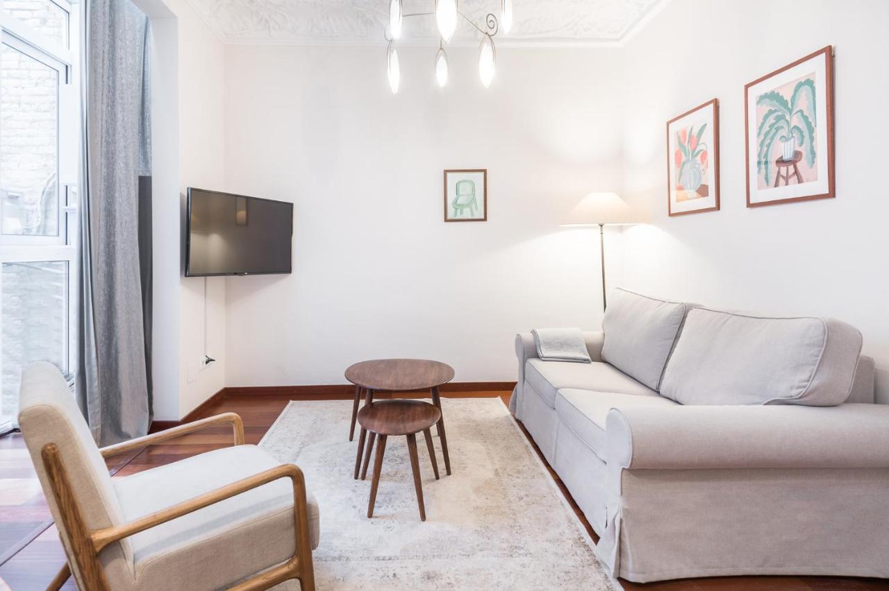 Apartment Modernist In The Location