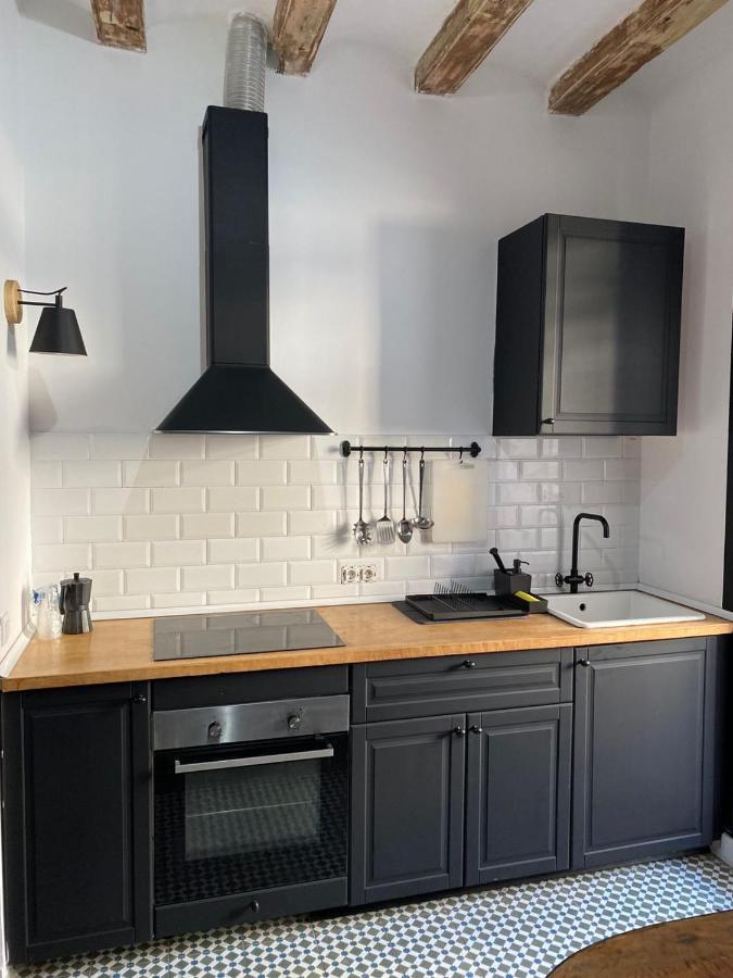 Spacious Modern In The Vibrant El Raval Apartment