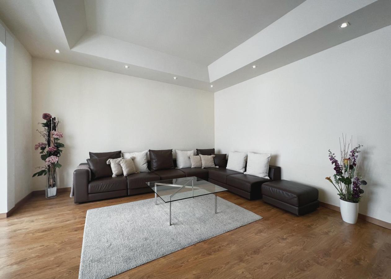 Unique Diagonal Iii Apartment