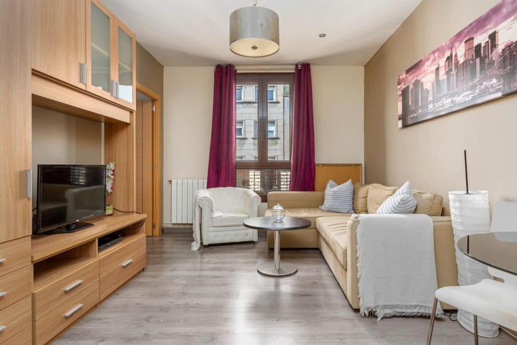 One Bedroom In City Center Apartment *