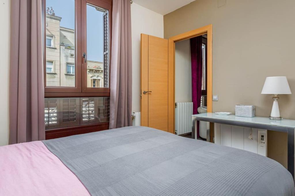 One Bedroom In City Center Apartment *