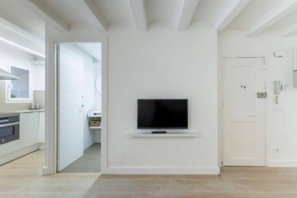 Beautiful And Location Apt Apartment *
