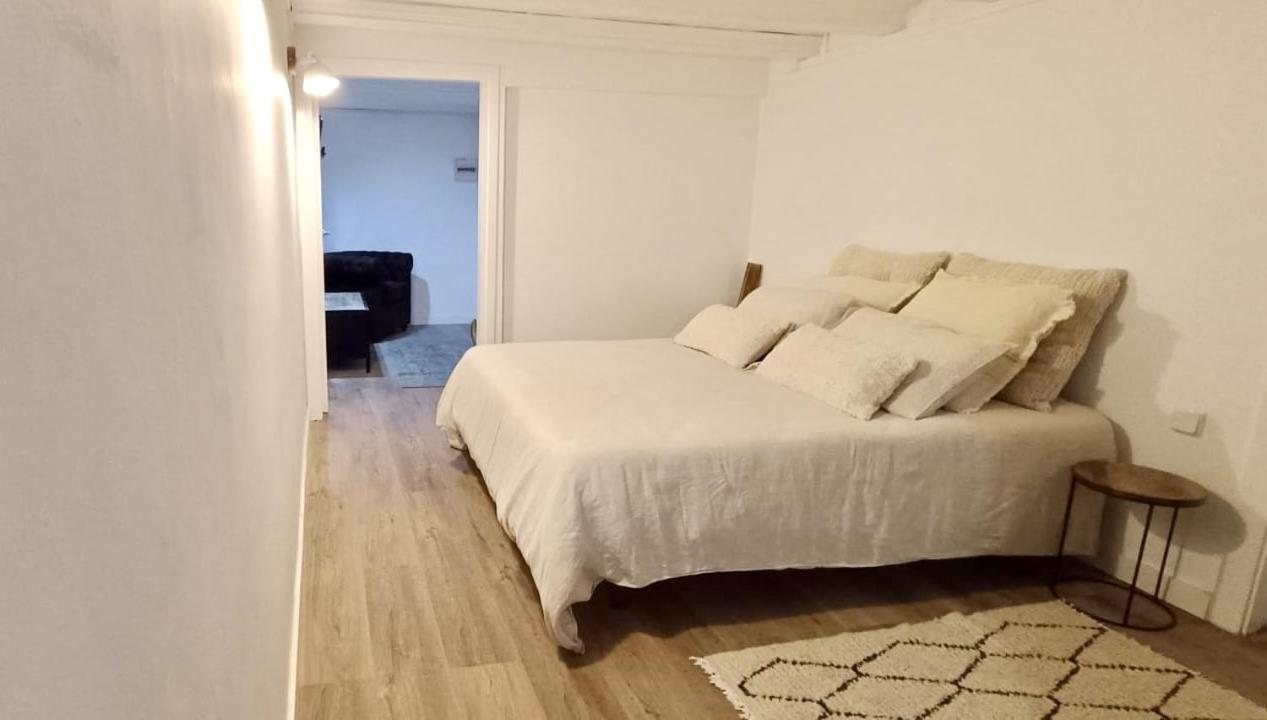 New Design In Center. Appartement *